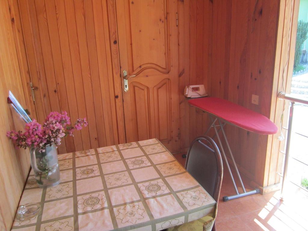 Wooden Cottage Makhinjauri Ngoại thất bức ảnh