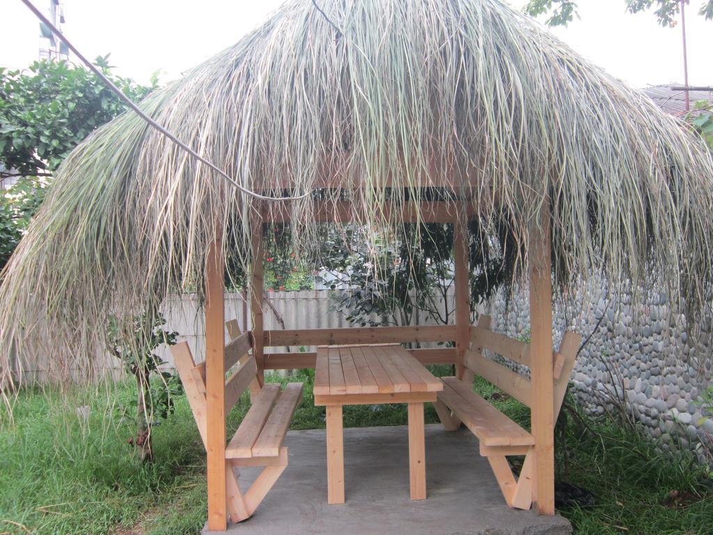 Wooden Cottage Makhinjauri Ngoại thất bức ảnh